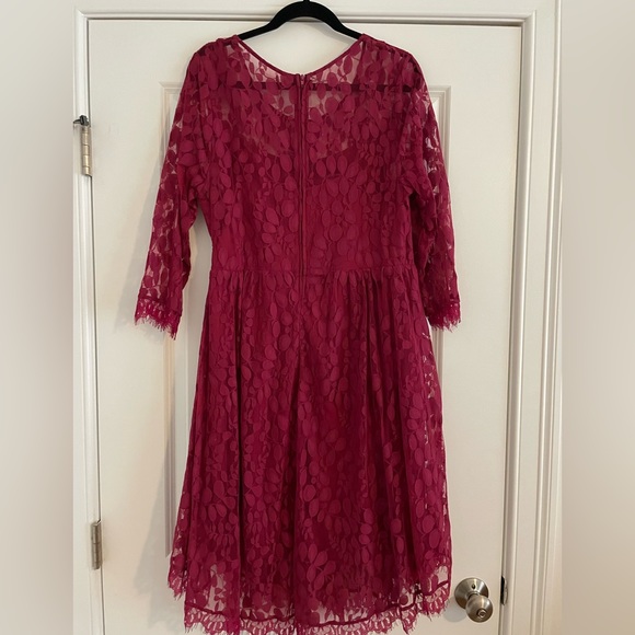 Torrid Lace Dress. Beautiful Details! Zipper Back. Attached Slip. - Picture 5 of 6